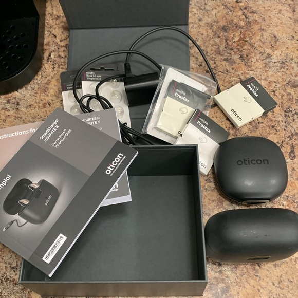 NWOT Oticon Hearing AIDS and accessories - Picture 4 of 9